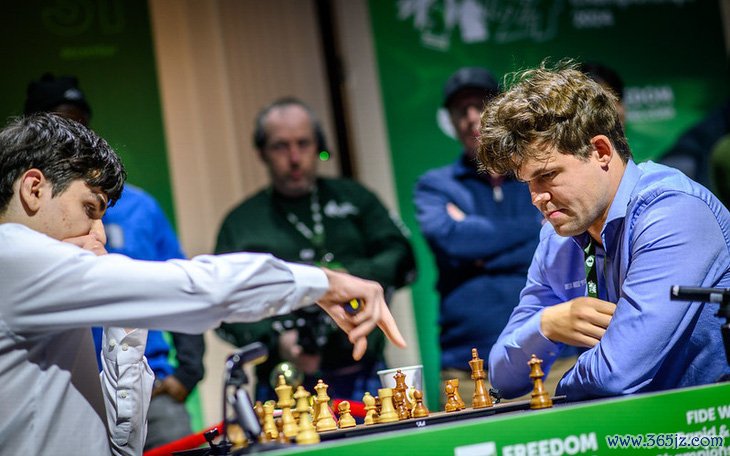 Tận dụng thời cơ Carlsen bị loại， kì thủ 18 tuổi vô địch cờ nhanh thế giới - Ảnh 2.