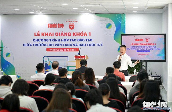 Lần đầu tiên 400 sinh viên Trường đại học Văn Lang học tại tòa soạn báo Tuổi Trẻ - Ảnh 4.