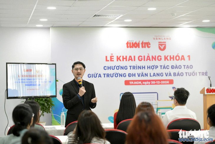 Lần đầu tiên 400 sinh viên Trường đại học Văn Lang học tại tòa soạn báo Tuổi Trẻ - Ảnh 7.